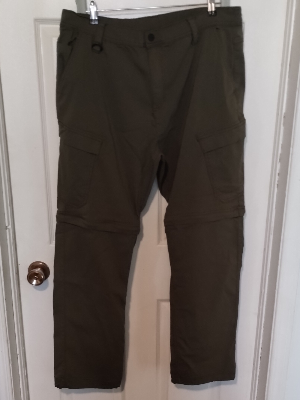 Men's Olive Green Convertible Cargo Hiking Pants. Size 38